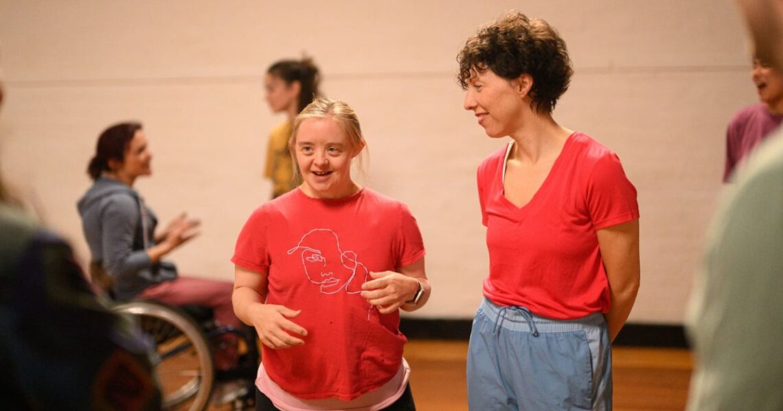 2 dancers teaching in a studio